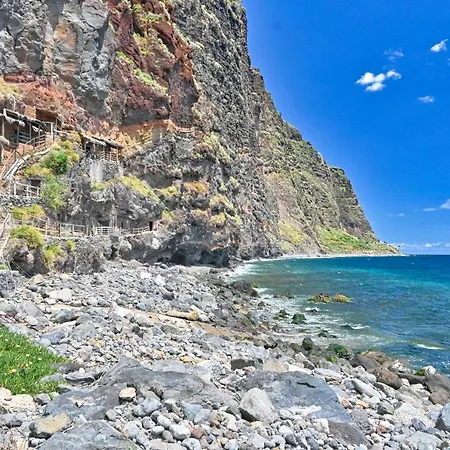 Casa Calhau Da Lapa, A Home In Madeira * Campanario
